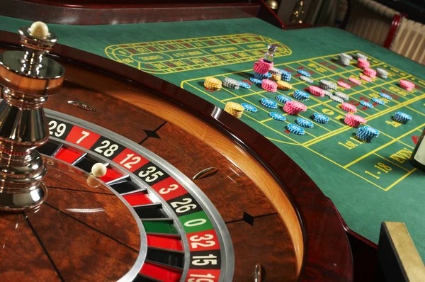 paitohkloto platform interface showing sportsbook, live casino, and slots sections