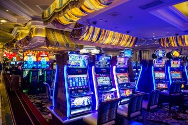 Big Time Gaming Megaways slot interface showing multiple reels and payline structure on paitohkloto