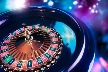 paitohkloto Crash game interface showing multiplier curve, bet placement, and cash-out controls